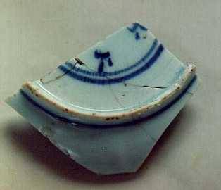 本曲輪堀切より以下の中国陶器が出土しています